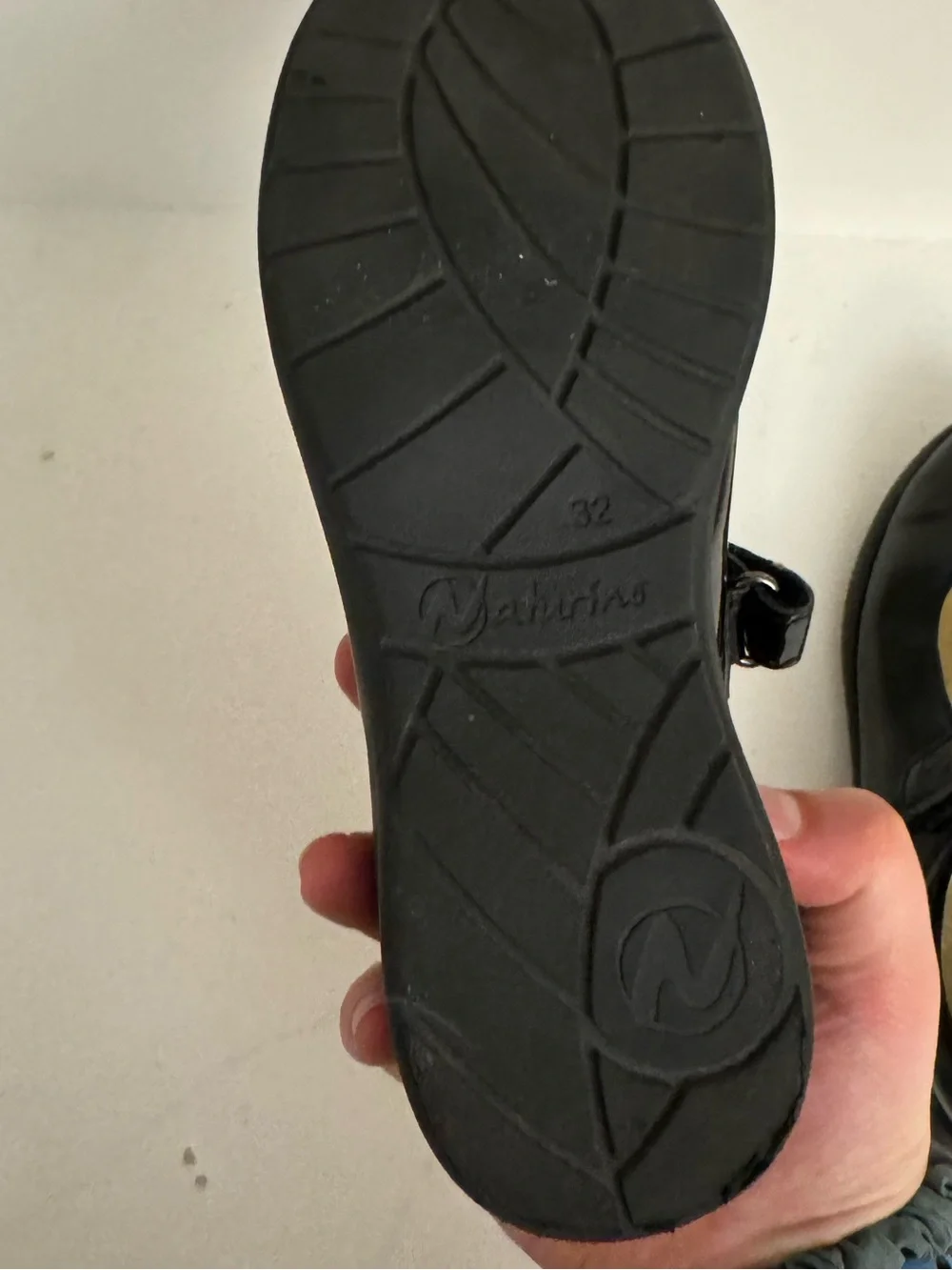 Naturino Girls Size 32 US Size 1.5 Black Patent Leather Mary Janes